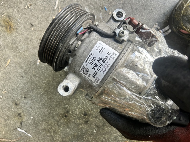 Компрессор кондиционера 3Q0816803B VAG