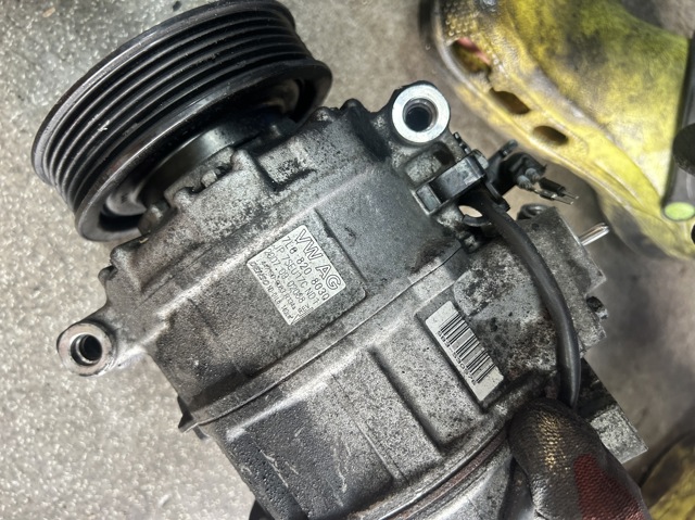 Компрессор системы кондиционирования 7L6820803Q VAG