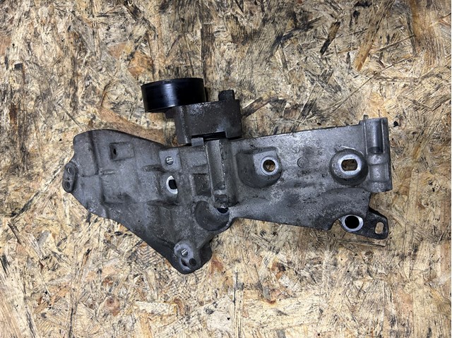 Кронштейн крепления генератора 8200669494 RENAULT