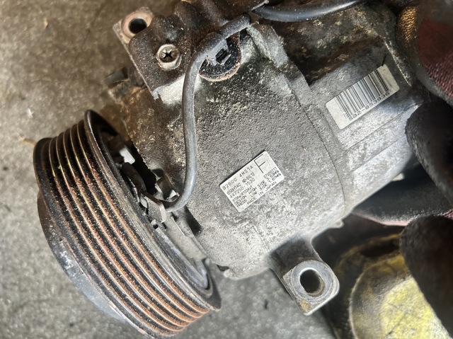 Насос кондиционера 926004MS1A NISSAN