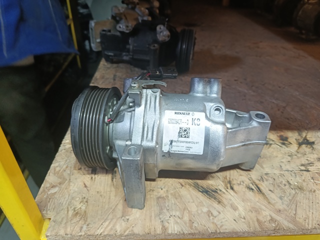 Компрессор климатической установки 926008942R RENAULT