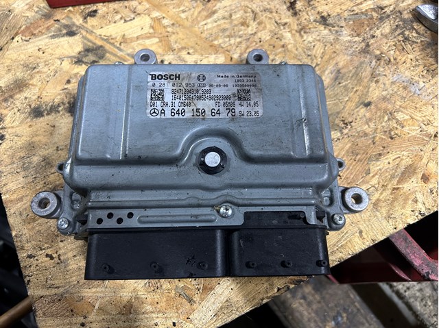 Компьютер двигателя A6401506479 MERCEDES