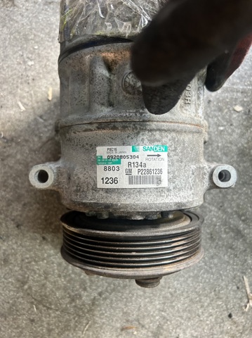 Компрессор кондиционера P22861236 OPEL