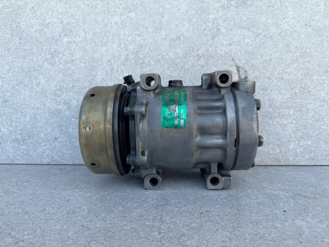 Компрессор системы кондиционирования 4677344 CHRYSLER