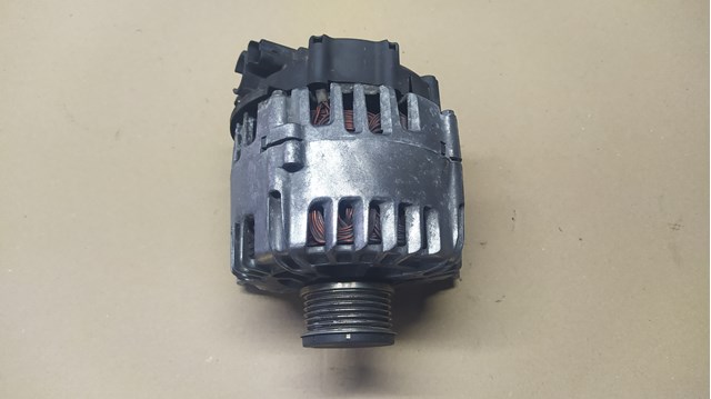 Генератор автомобиля Пежо 508 1