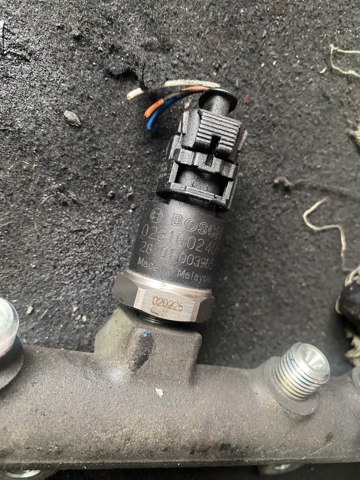 0281002405 BOSCH Датчик давления топлива купить в Ровно