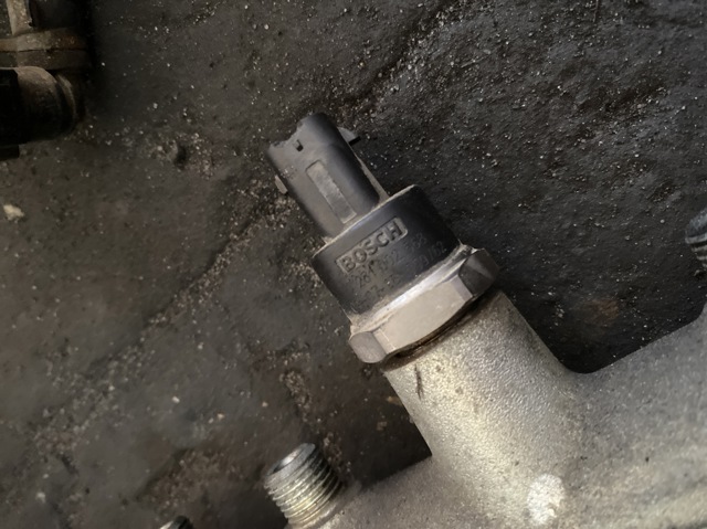 Датчик давления топлива 0281002568 BOSCH