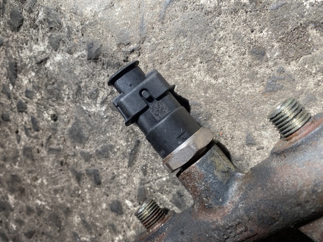 Датчик давления топлива 0281002719 BOSCH