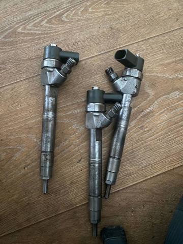 Форсунка впрыска топлива 0445110025 BOSCH