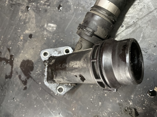 Фланец системы охлаждения Бмв 5