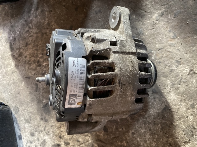 Автомобильный генератор 13502581 GM