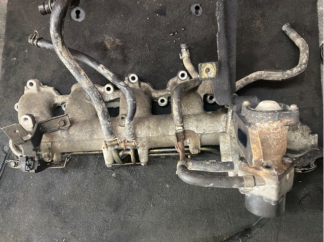 Впускной коллектор 140018H810 NISSAN
