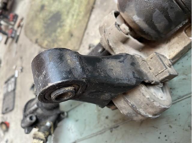 Кронштейн подушки (опоры) двигателя, задней 180649 PEUGEOT