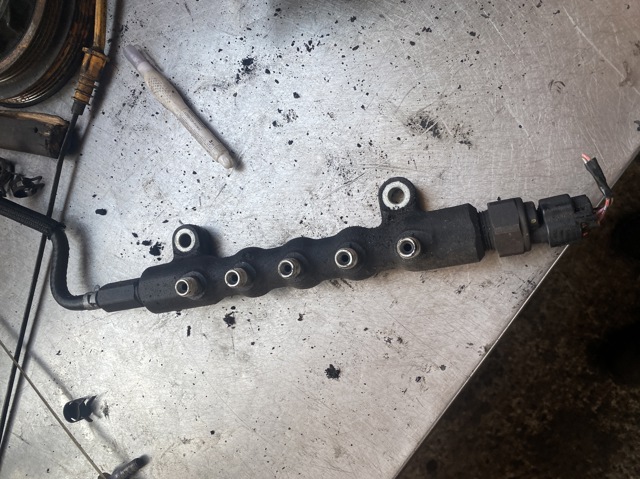 Распределитель топлива 238100R010 TOYOTA