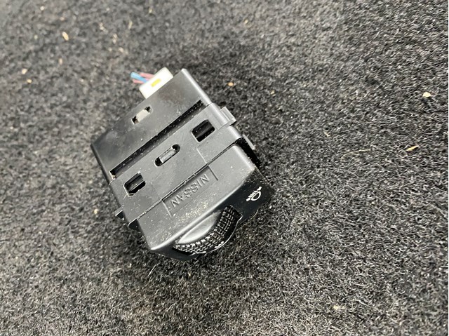 Кнопка корректора фар 25190EQ300 NISSAN
