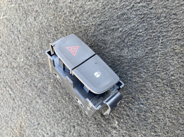 Кнопка аварийной сигнализации 252100622R RENAULT