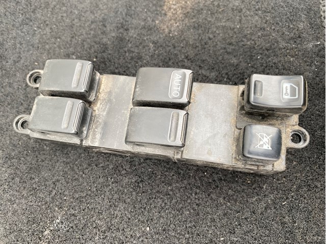 Кнопки переднего левого стекло подъёмника 25401EQ305 NISSAN