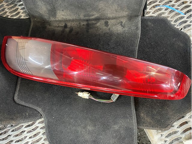 Задняя правая фара 26550EQ025 NISSAN