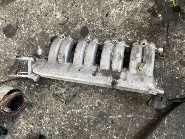 Впускной коллектор 283102A730 HYUNDAI