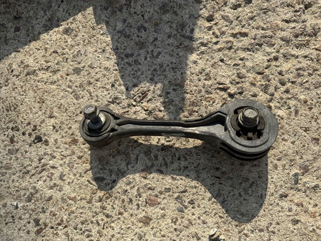 Подушка двигателя 41040AE010 SUBARU