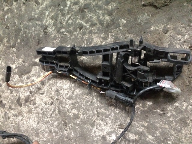 Держатель наружной ручки двери, передней правой 51217380546 BMW