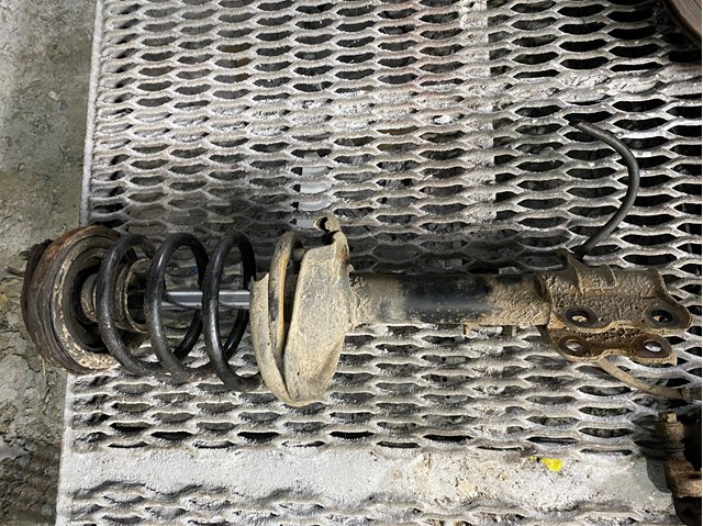 Амортизатор передней подвески левой 54303EQ025 NISSAN