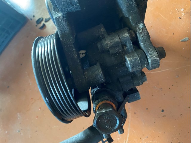 Насос гидроусилителя руля (ГУР) 571002E200 HYUNDAI