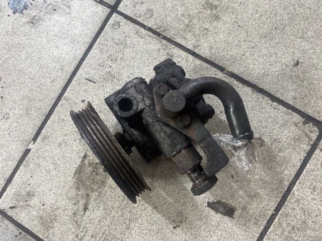 Насос рулевого механизма 571004A010 HYUNDAI