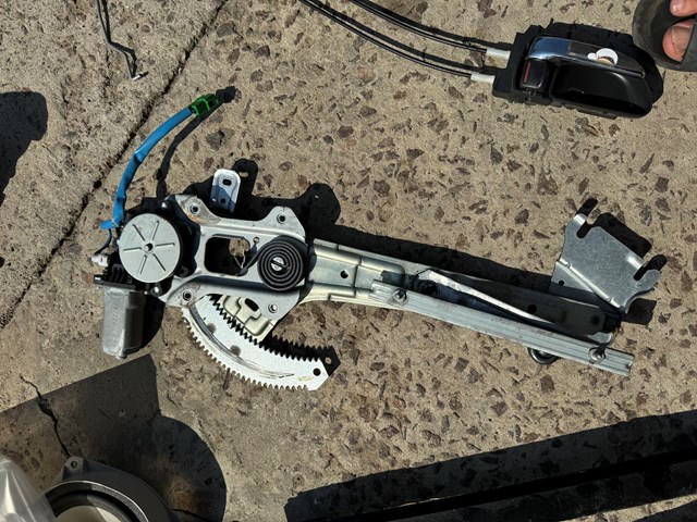 Механизм стеклоподъемника двери передней, правой 61222SA001 SUBARU