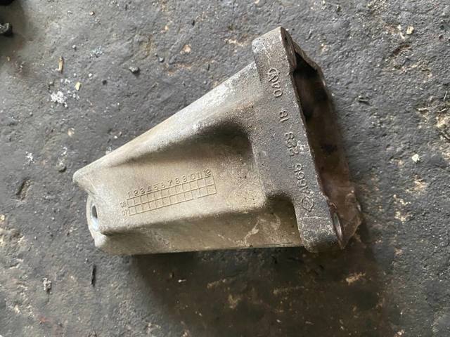 Кронштейн подушки (опоры) двигателя, правой 6652231804 SSANG YONG