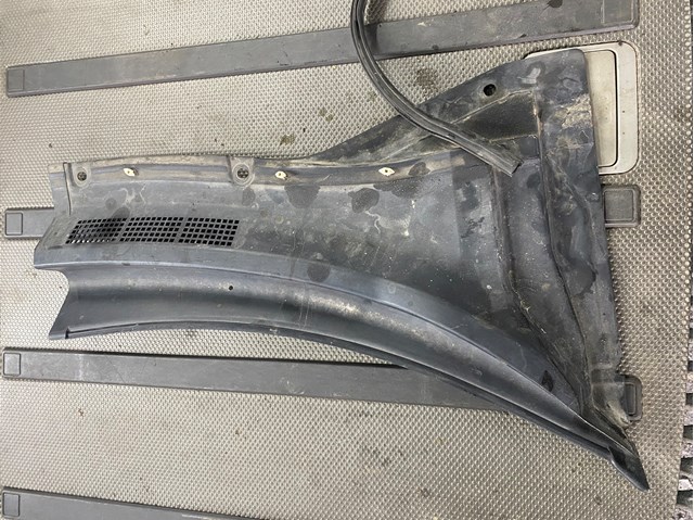 Водосток лобового стекла, жабо 668628H900 NISSAN