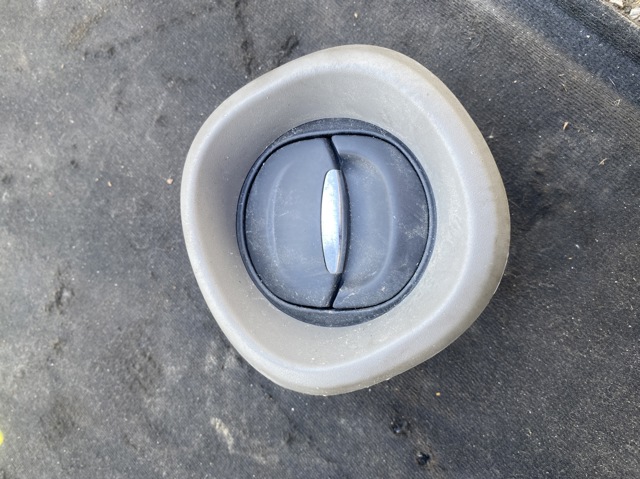 Решетка воздуховода левая 687601310R RENAULT
