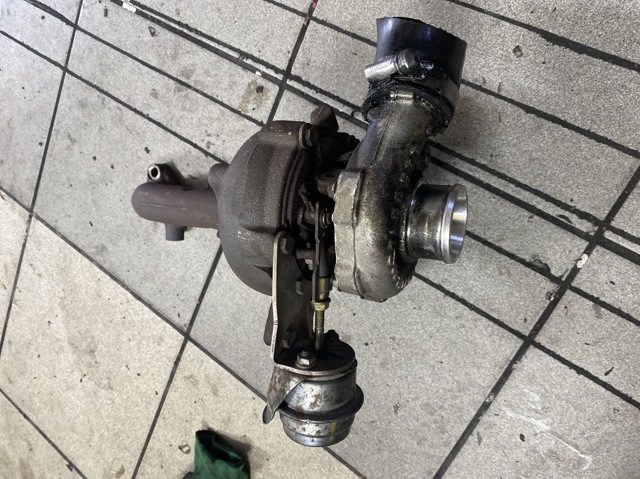 Турбоком 7406110002 HYUNDAI