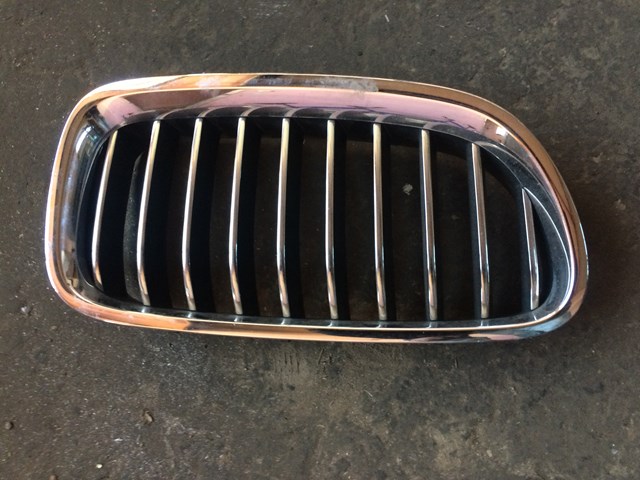 Решетка радиатора правая 7412324 BMW