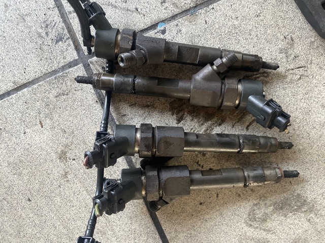 7700111014 Форсунка впрыска топлива купить Киев