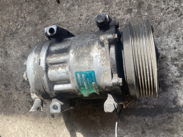 Компрессор климатической установки 8200040681 RENAULT