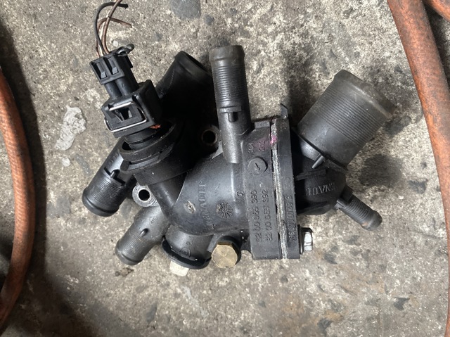 Корпус термостата 8200065390 RENAULT