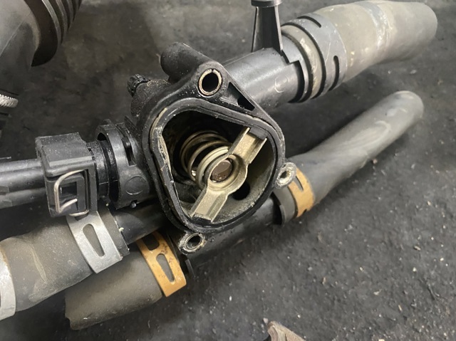 Термостат отключающий клапан 8200112054 RENAULT