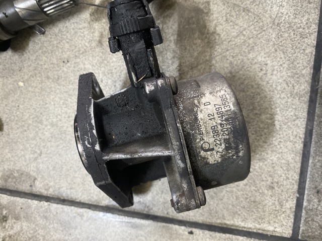 Механический вакуумный насос 8200113585 RENAULT