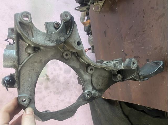 Кронштейн генератора натяжной 8200154164 RENAULT