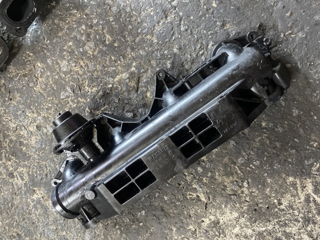 Коллектор впускной 8200273717 RENAULT