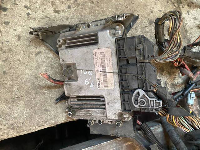 Модуль управления двигателем 8200305678 RENAULT