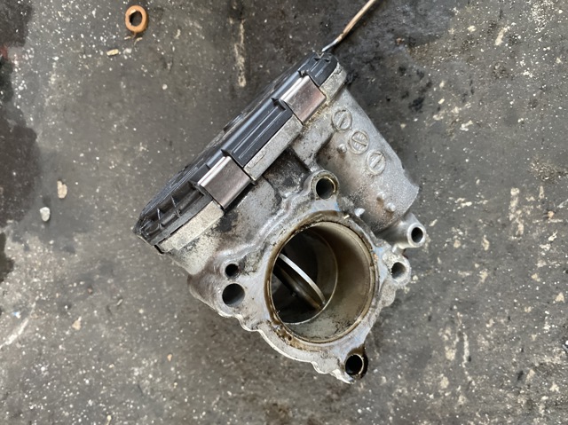 Заслонка воздушная 8200330810 RENAULT