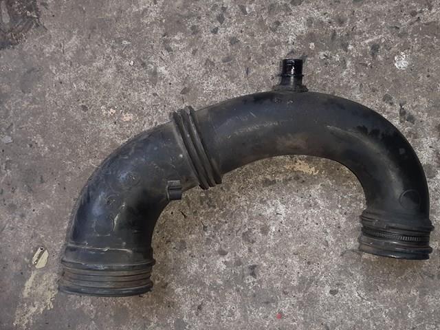 Патрубок воздушный, вход в турбину (наддув) 8200384878 RENAULT