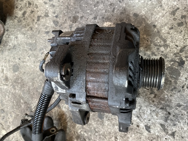 Автомобильный генератор 8200404464 RENAULT