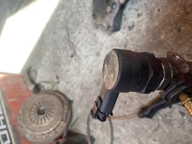 Регулятор давления топлива 8200426552 RENAULT