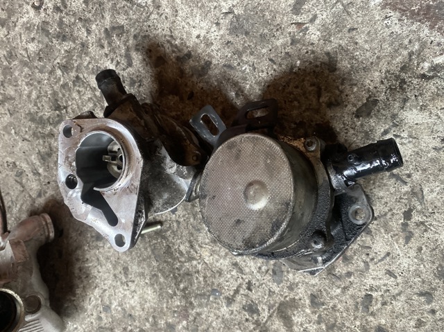 Насос вакуумный Nissan Qashqai 1