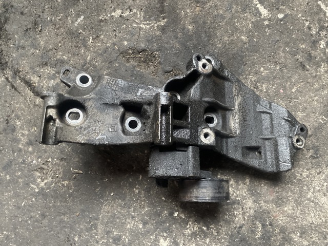 Крепление генератора 8200669495 RENAULT