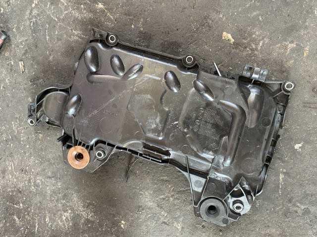 Крышка мотора декоративная 8200672464 RENAULT