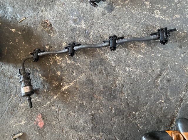 Обратная топливная трубка от форсунок 8200894668 RENAULT